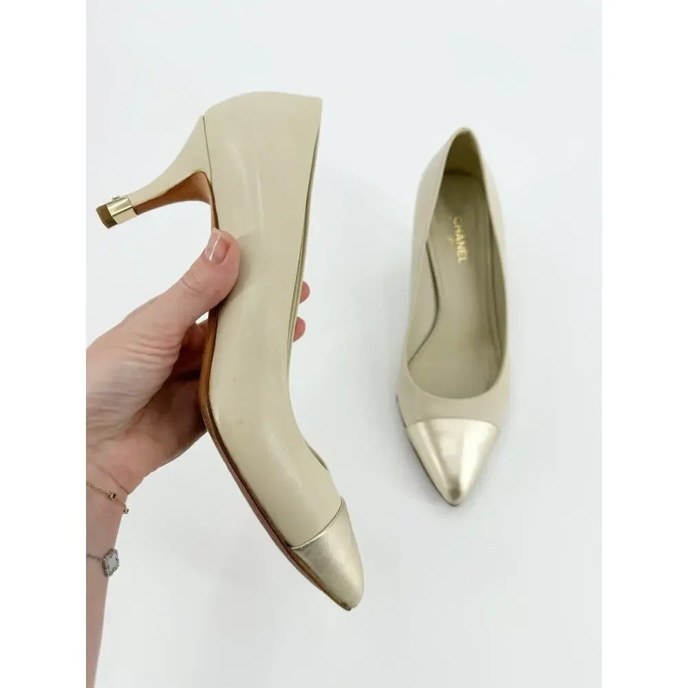 Chanel White Lambskin Leather Gold Cap Pointed Toe Kitten Heels Pumps 41 CC